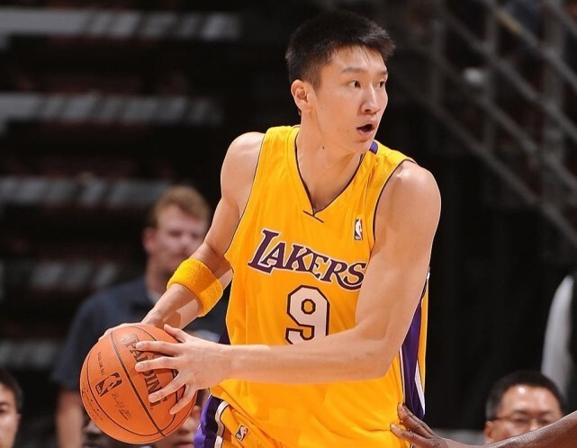 开云体育下载-中国球员NBA单场最高分：周琦6分，杨瀚森9分，姚明纪录天花板|王治郅|中国篮球|波特兰开拓者队|内线_新浪体育_新浪新闻